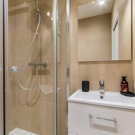 Cosy Metro Pereire 17 - 2p * Παρίσι